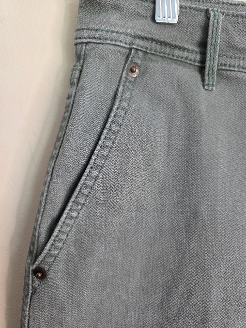 GAP Barrel Khaki Highrise in Olive Color